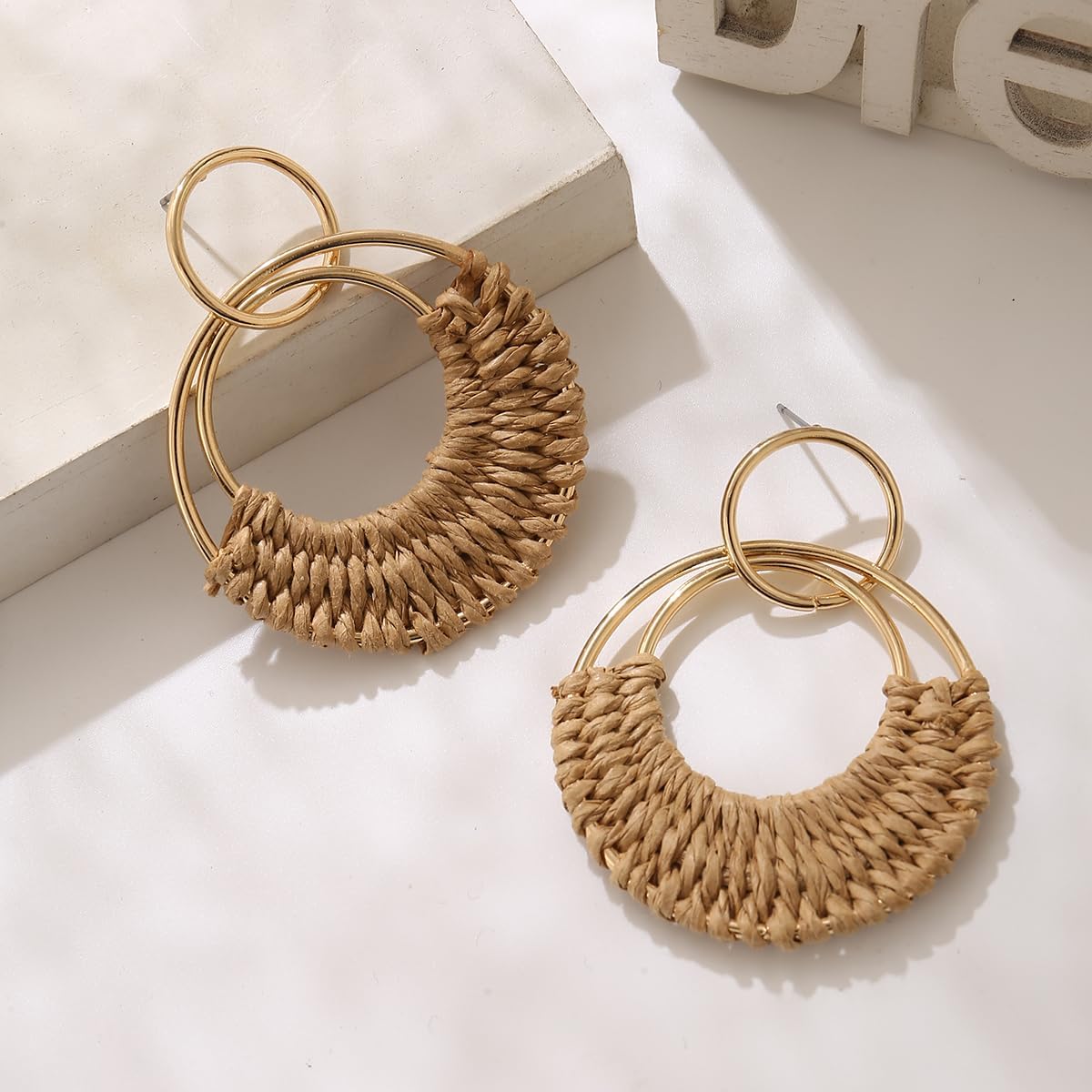 Handmade Raffia Hoop Earrings Statement Tropical Bohemian Straw Dangle Earrings Natural Rattan Vacation Style Round Earrings for Women Summer Beach Party Essential Jewelry