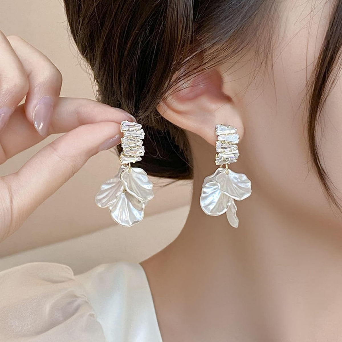 Shell Tassel Earrings for Women Gold Plated Boho White Seashell Flower Floral Sparkly Rhinestone Cubic Zirconia Ocean Dangle Drop Earrings for Wedding Bridal Summer Vacation Fashion Jewelry