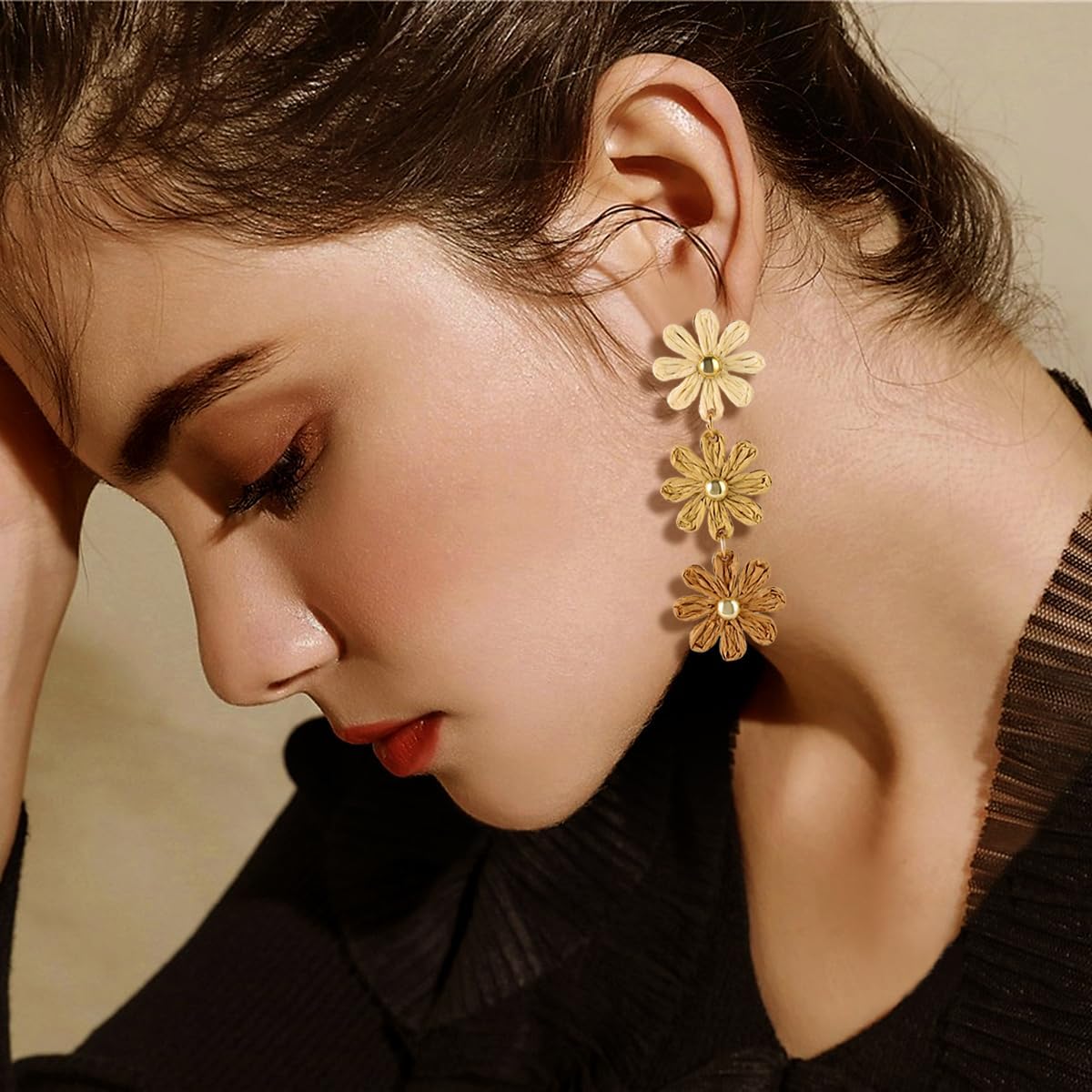Handmade Raffia Hoop Earrings Statement Tropical Bohemian Straw Dangle Earrings Natural Rattan Vacation Style Round Earrings for Women Summer Beach Party Essential Jewelry