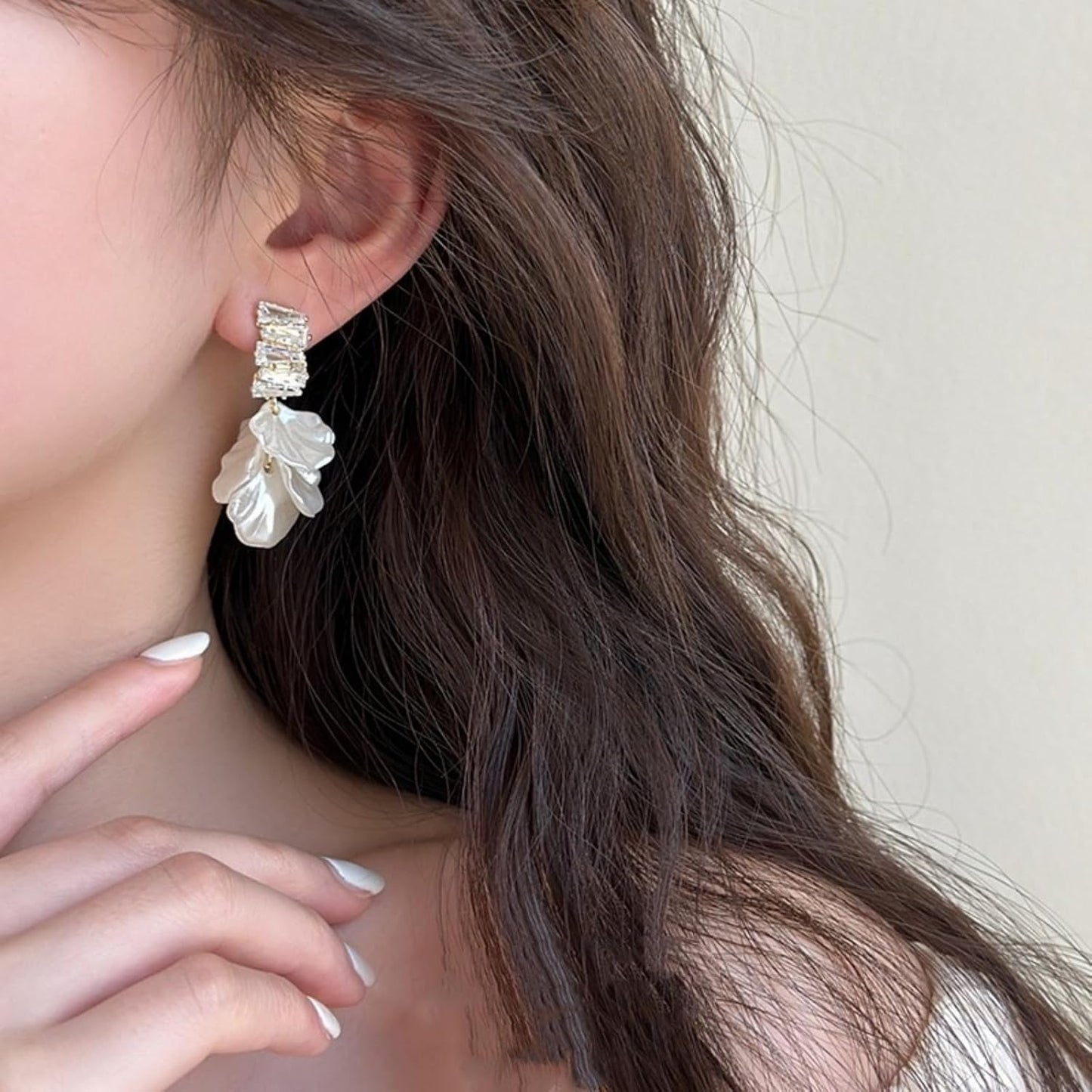 Shell Tassel Earrings for Women Gold Plated Boho White Seashell Flower Floral Sparkly Rhinestone Cubic Zirconia Ocean Dangle Drop Earrings for Wedding Bridal Summer Vacation Fashion Jewelry