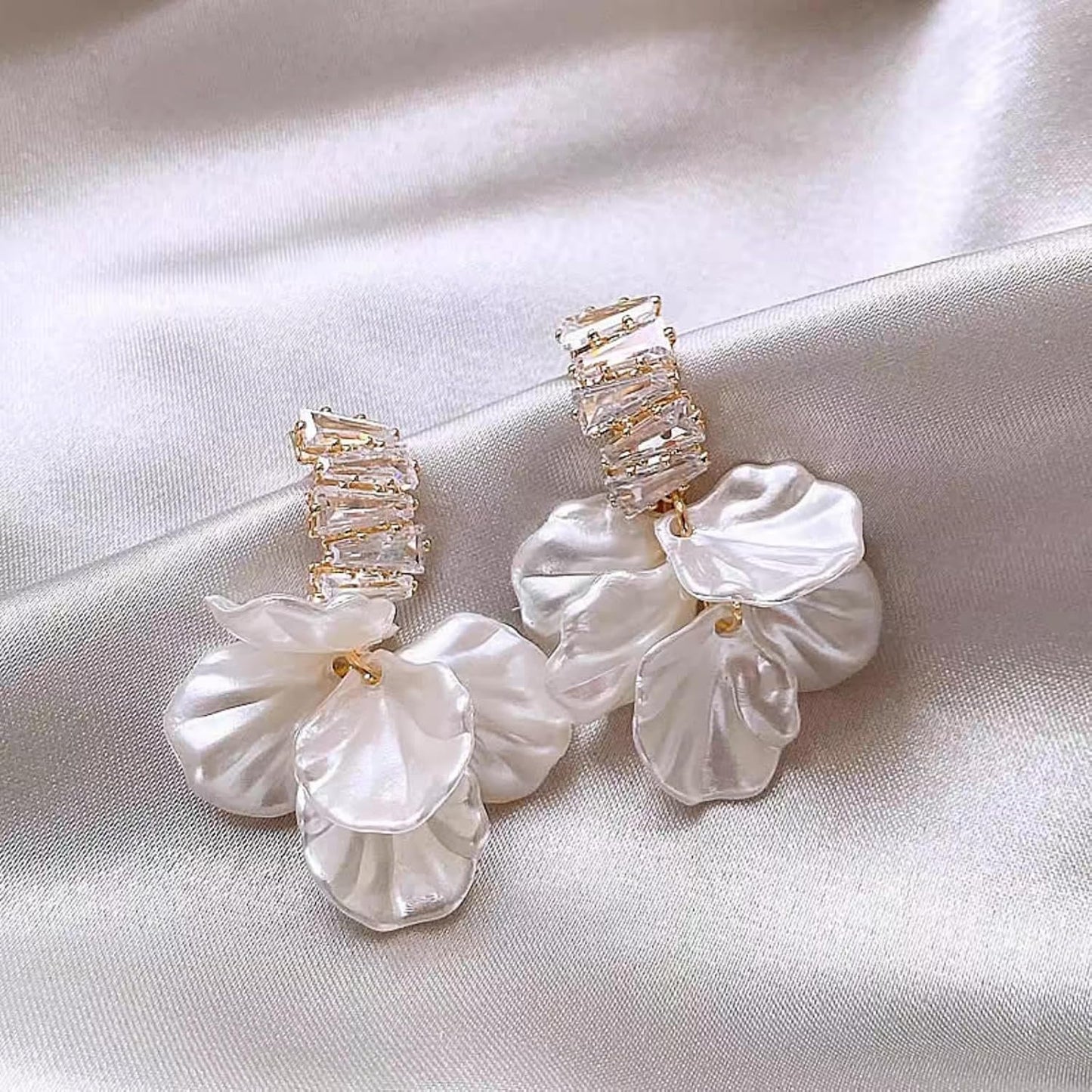 Shell Tassel Earrings for Women Gold Plated Boho White Seashell Flower Floral Sparkly Rhinestone Cubic Zirconia Ocean Dangle Drop Earrings for Wedding Bridal Summer Vacation Fashion Jewelry